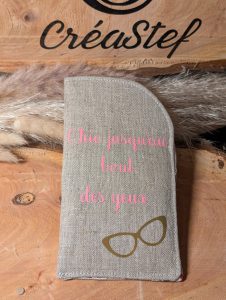Étui à Lunettes – “Chic jusqu’au bout des yeux”